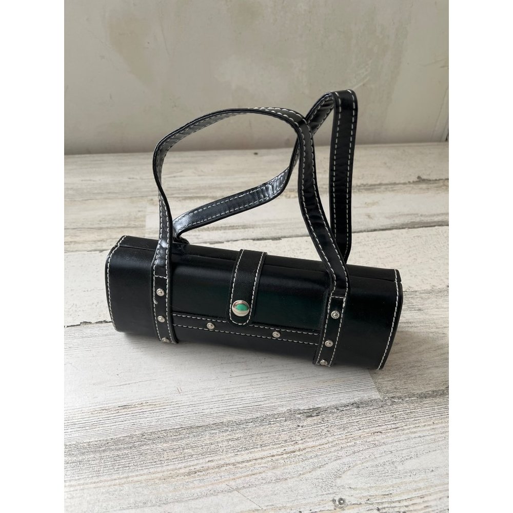 Mini black bag with handles that snaps